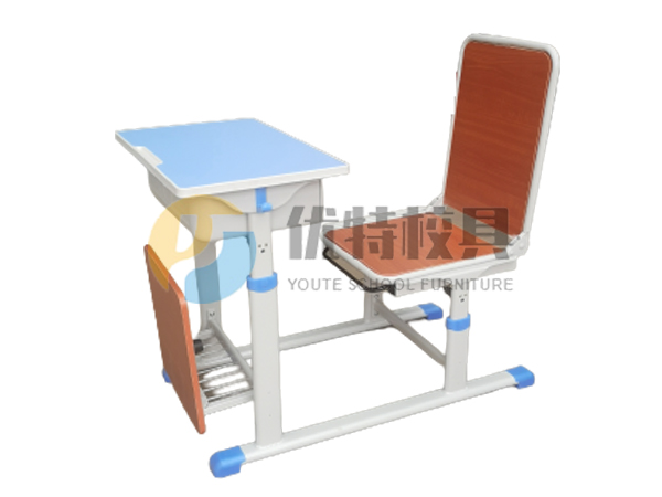 午休(xiu)課桌(zhuo)椅的應用與特點